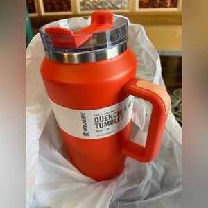 NIB Stanley Quencher H2.0 Flowstate 64 oz Tumbler Mug - Orange